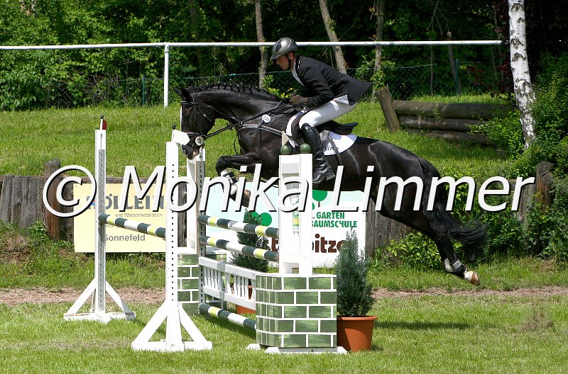 005M5092_Elvita_L Springen.JPG